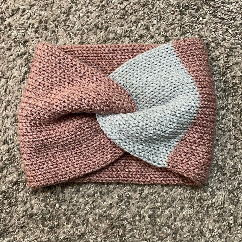 NWOT Twist Front Winter Headband